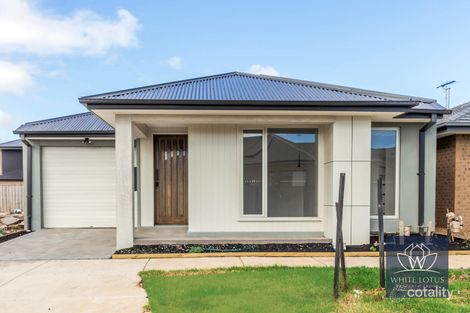 6 Semolina St, Manor Lakes, VIC 3024