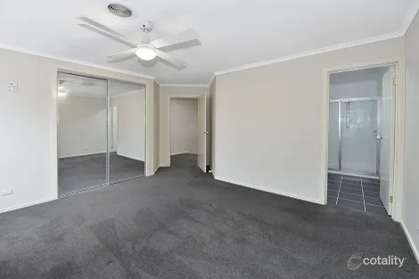 Property photo of 34 Seggan Circle Gowanbrae VIC 3043