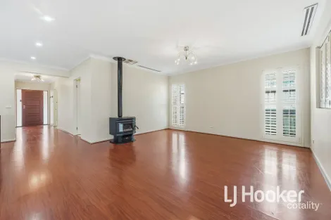 Property photo of 33 Bohemia Crescent Pakenham VIC 3810