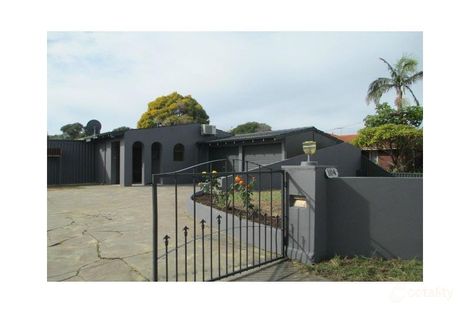104 Carisbrooke St, Maddington, WA 6109