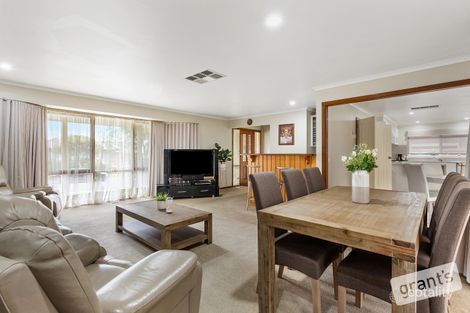 Property photo of 8 Kendall Drive Narre Warren VIC 3805