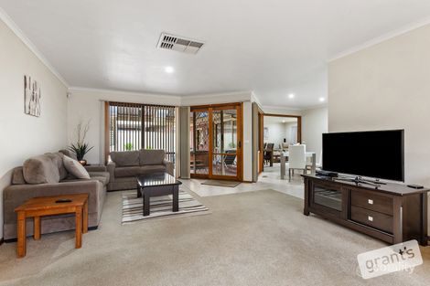 Property photo of 8 Kendall Drive Narre Warren VIC 3805
