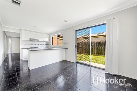 Property photo of 14 Samchelle Place Pakenham VIC 3810