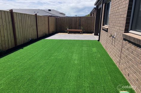 Property photo of 43 Grovedon Circuit Donnybrook VIC 3064