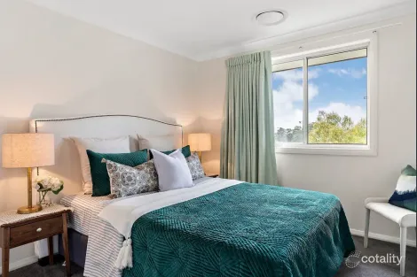 Property photo of 32 Durack Crest Norwest NSW 2153