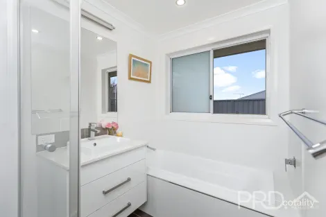 Property photo of 3 Emery Place Tumut NSW 2720