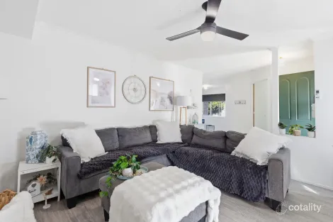 Property photo of 4 Lorebury Drive Morayfield QLD 4506