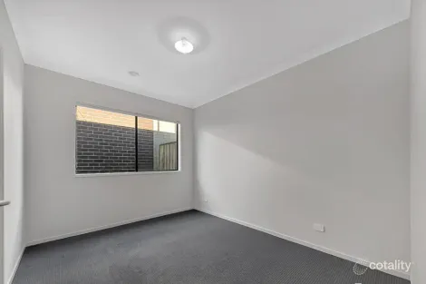 Property photo of 44 Denbigh Loop Mickleham VIC 3064