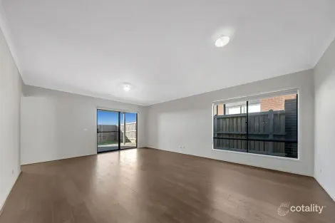 Property photo of 44 Denbigh Loop Mickleham VIC 3064