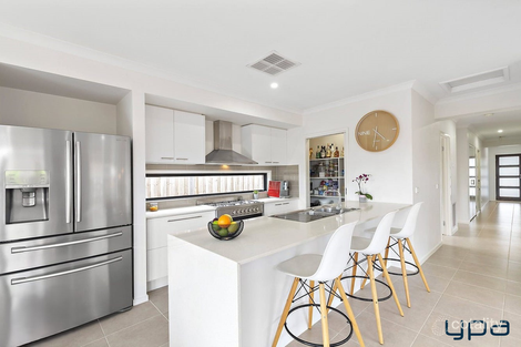 Property photo of 8 Farmers Way Point Cook VIC 3030