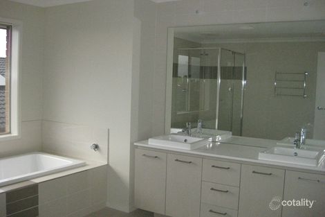 Property photo of 82 Linacre Drive Bundoora VIC 3083