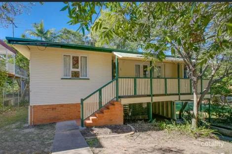 17 Amott St, Stafford Heights, QLD 4053