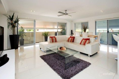 Property photo of 2/4 Donald Avenue Paradise Point QLD 4216
