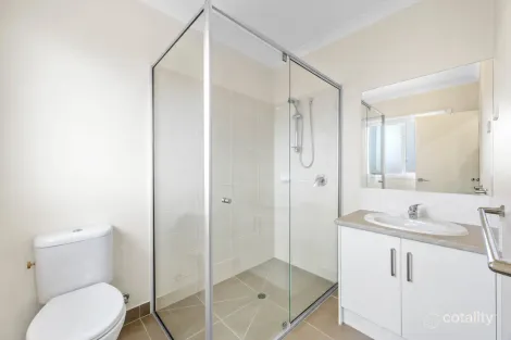 Property photo of 2/16 Cover Drive New Gisborne VIC 3438