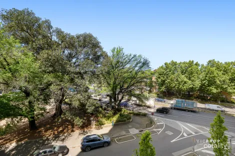 Property photo of 306/8 Bowen Crescent Melbourne VIC 3004