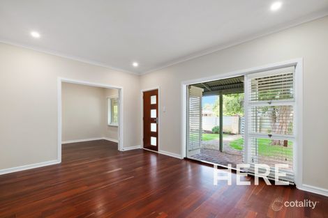 9 Oakland Ave, Cloverdale, WA 6105