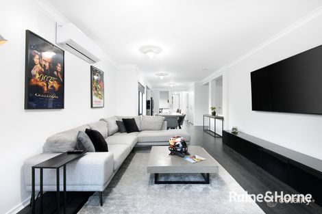 Property photo of 17 Jeepster Way Cranbourne South VIC 3977