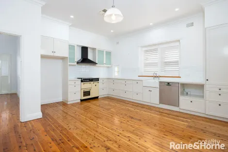 Property photo of 31 Grandview Avenue Turvey Park NSW 2650