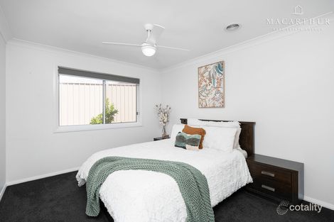 Property photo of 13 Hollows Crescent Lloyd NSW 2650