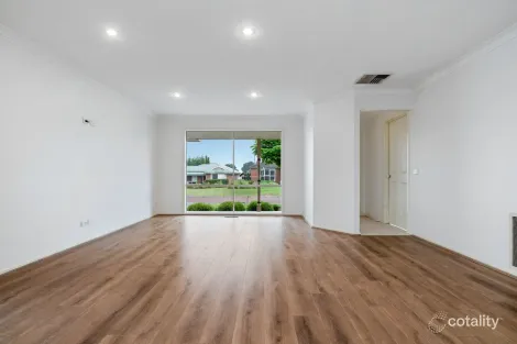 Property photo of 6 Sunnyridge Court Chirnside Park VIC 3116