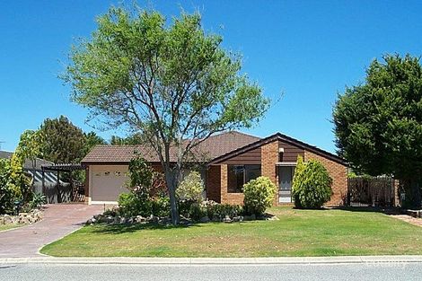 8 Rand Ave, Waikiki, WA 6169