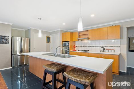 Property photo of 2 Foxwood Drive Cranbourne East VIC 3977