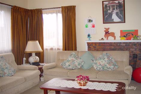 Property photo of 27 Marsden Crescent St Albans VIC 3021