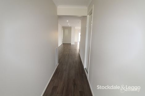 Property photo of 40 Truffle Circuit Manor Lakes VIC 3024