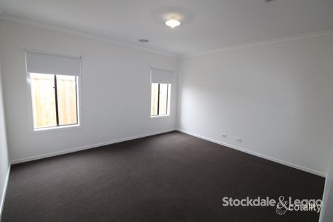 Property photo of 40 Truffle Circuit Manor Lakes VIC 3024