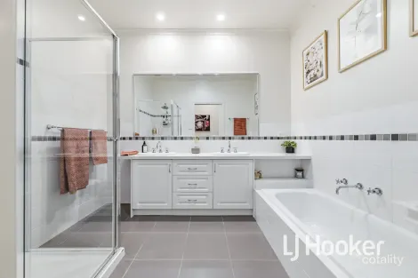 Property photo of 195 Browning Road Nar Nar Goon VIC 3812