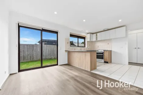 Property photo of 1/23 Ivan Crescent Hampton Park VIC 3976