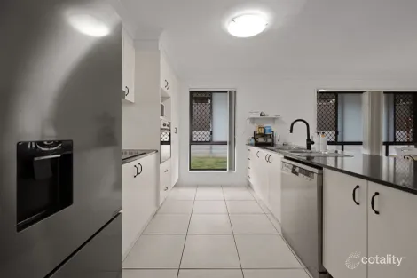 Property photo of 33 Chanel Court Wulkuraka QLD 4305