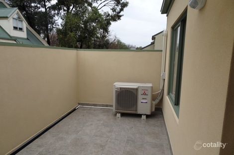 Property photo of 26 McAllister Mews Kensington VIC 3031