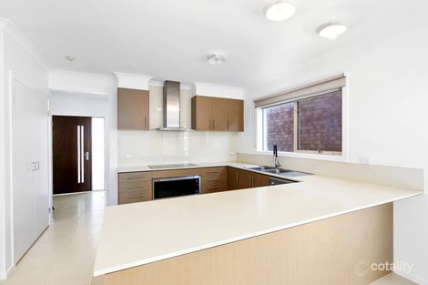 Property photo of 16 Gordes Street Fraser Rise VIC 3336