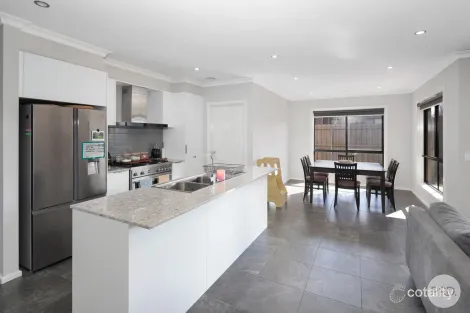 Property photo of 9 Jasmine Crescent Ballan VIC 3342