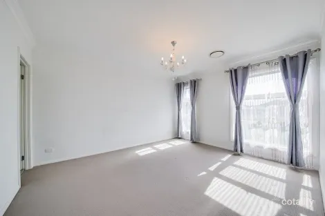 Property photo of 4 Higgins Avenue Elderslie NSW 2570