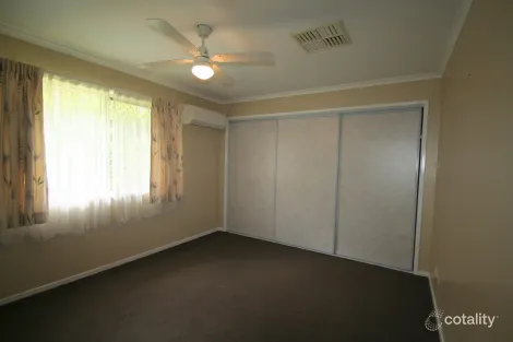 Property photo of 1 Grant Place Emerald QLD 4720