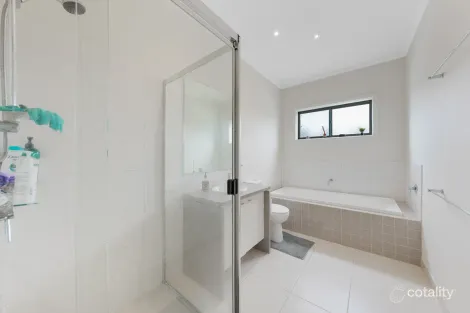 Property photo of 90 Springhill Drive Cranbourne VIC 3977