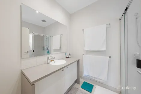 Property photo of 90 Springhill Drive Cranbourne VIC 3977