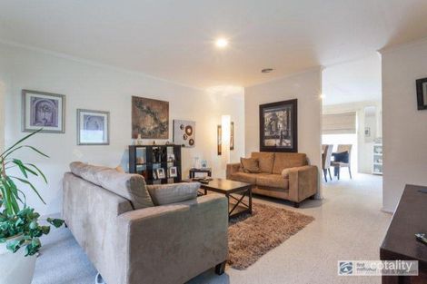 Property photo of 18/8 Monteith Crescent Endeavour Hills VIC 3802