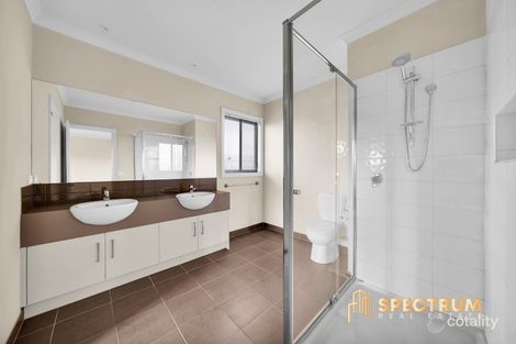 Property photo of 25 Wallaby Walk Sunbury VIC 3429