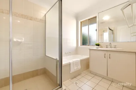 Property photo of 31 Tanzen Drive Arundel QLD 4214