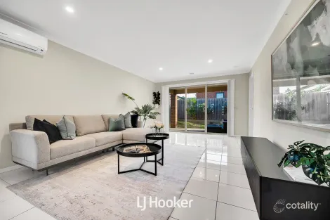 Property photo of 30 Chambers Crescent Cranbourne North VIC 3977
