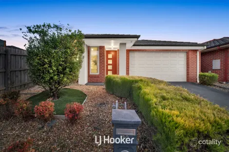 Property photo of 30 Chambers Crescent Cranbourne North VIC 3977