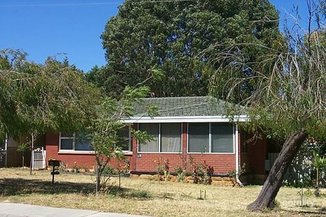 10 Waltham Rd, Armadale, WA 6112