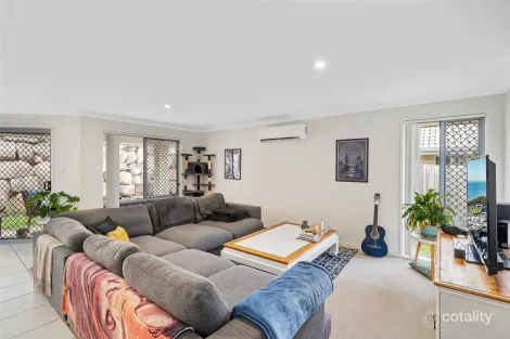 Property photo of 8 Hillsborough Place Pimpama QLD 4209