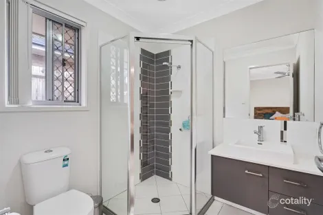 Property photo of 8 Hillsborough Place Pimpama QLD 4209
