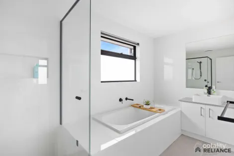 Property photo of 2 Brendan Road Greenvale VIC 3059