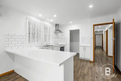 Property photo of 10 Carpenter Street Wendouree VIC 3355