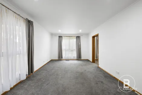 Property photo of 10 Carpenter Street Wendouree VIC 3355